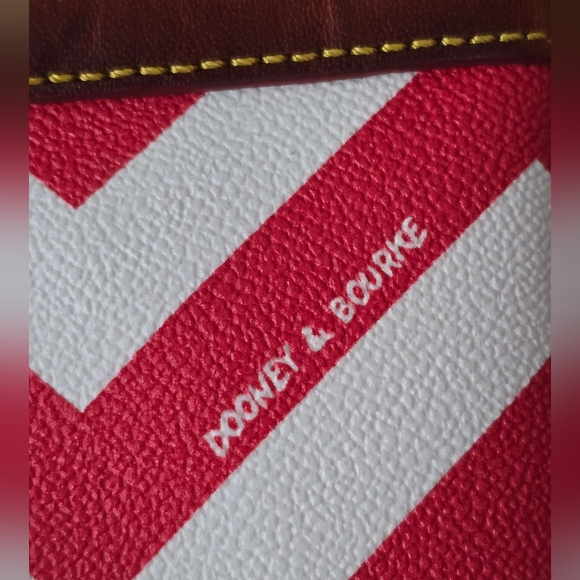 Dooney & Bourke Red and White Chevron Wristlet EUC! - Picture 4 of 15
